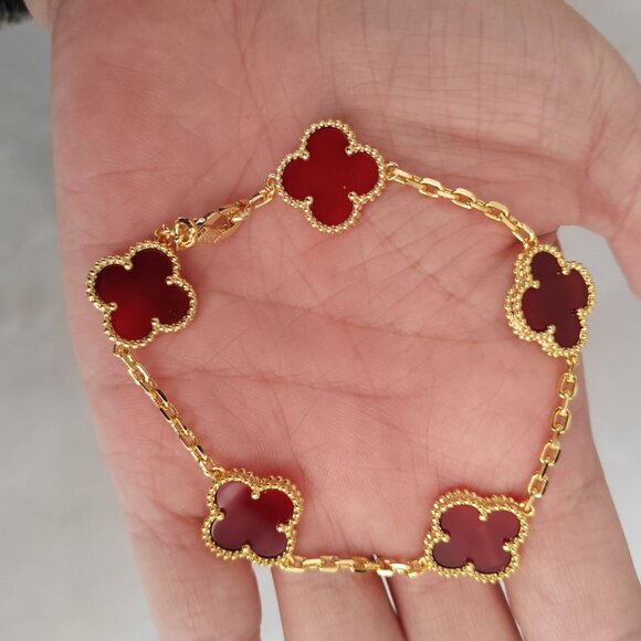Four-Leaf Clover Red Bracelet - Picture 2 of 4